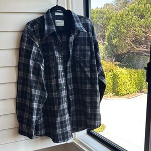 Pendleton Charcoal Grey and White Checkered Button-Up Shirt! 🖤